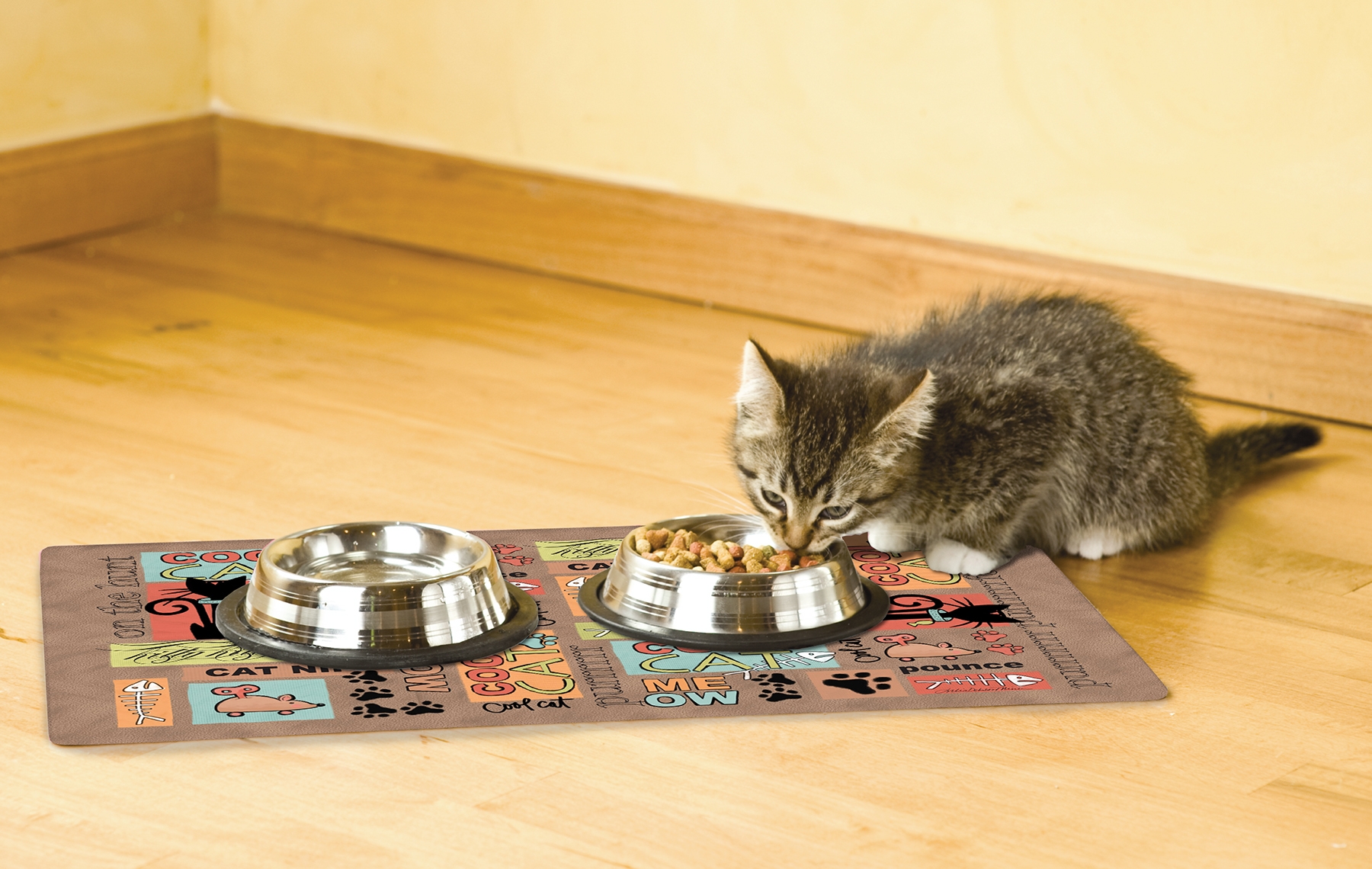 https://www.ecodogsandcats.com/wp-content/uploads/2019/10/cpm1220bncc_cool_cat_brown_placemat_in_use.jpg